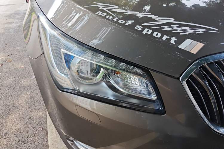 Used Buick LaCrosse 2013 2.4L SIDI Luxury Comfort Edition Right Front Headlight