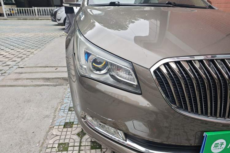 Used Buick LaCrosse 2013 2.4L SIDI Leading Comfort Version Right Front Headlight