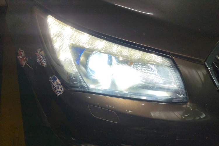 Used Buick LaCrosse 2013 2.4L SIDI Luxury Comfort Edition Right Front Headlight