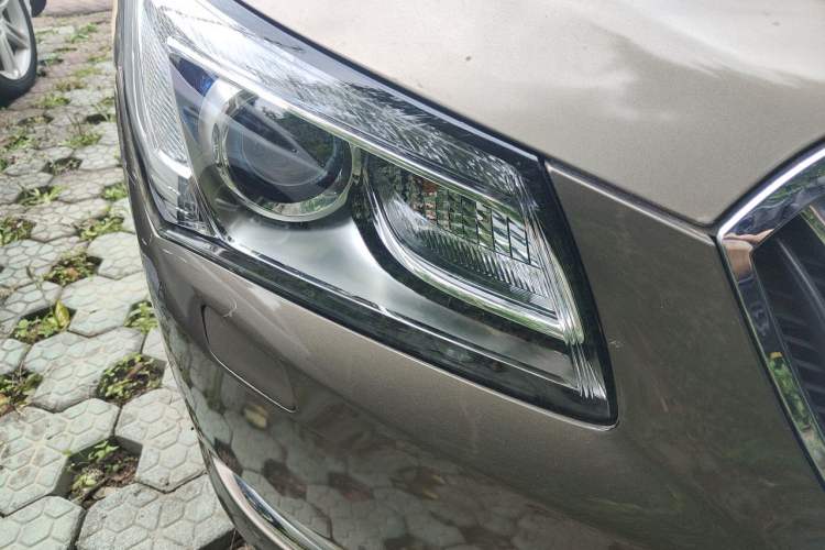 Used Buick LaCrosse 2013 2.4L SIDI Luxury Comfort Edition Right Front Headlight
