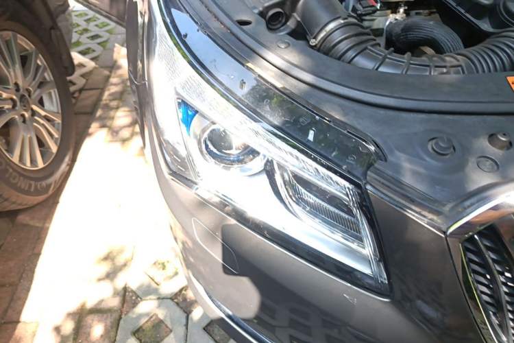 Used Buick LaCrosse 2013 2.4L SIDI Luxury Comfort Edition Right Front Headlight