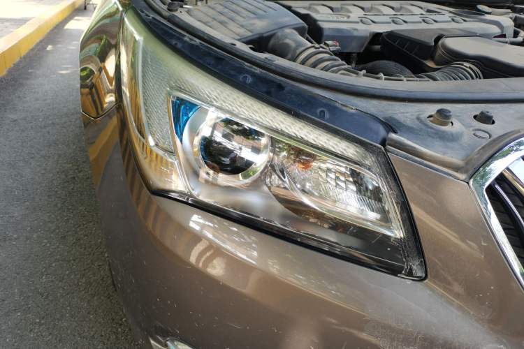 Used Buick LaCrosse 2013 2.4L SIDI Leading Comfort Version Right Front Headlight