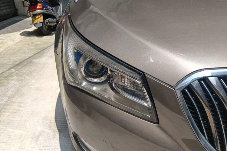 Used Buick LaCrosse 2013 2.4L SIDI Leading Comfort Version Right Front Headlight