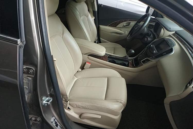 Used Buick LaCrosse 2013 2.4L SIDI Leading Comfort Version Right Front Seat