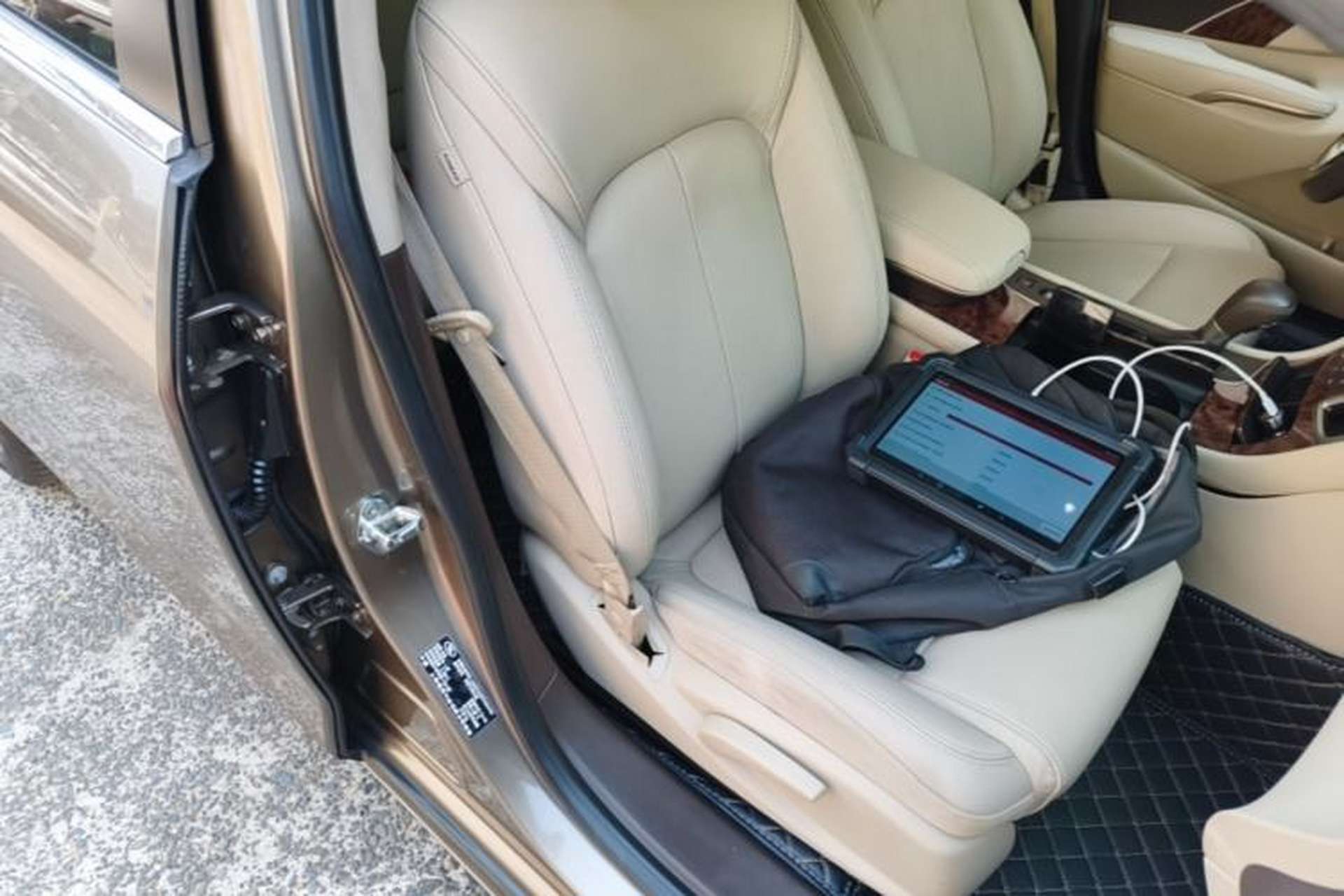 Used Buick LaCrosse 2013 2.4L SIDI Leading Comfort Version Right Front Seat