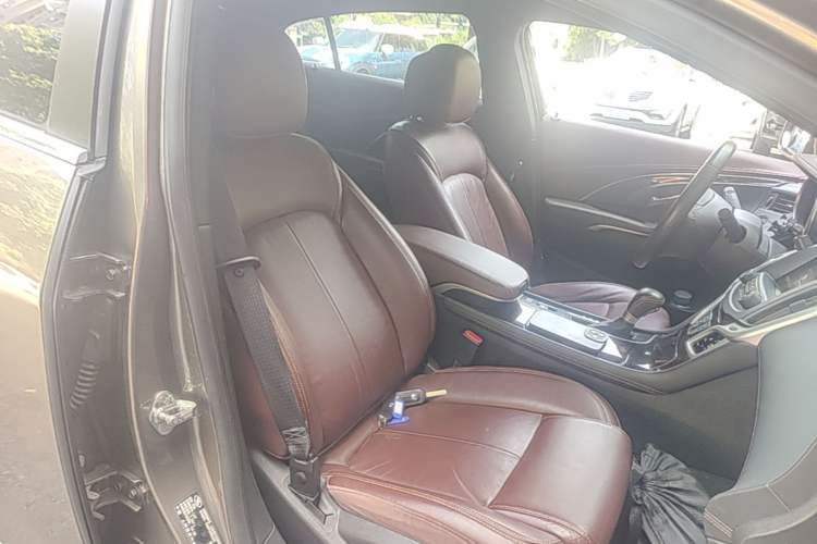 Used Buick LaCrosse 2013 2.4L SIDI Elite Comfort Version Right Front Seat
