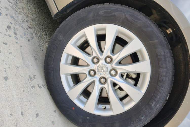 Used Buick LaCrosse 2013 2.4L SIDI Leading Comfort Version Right Front Wheel Hub