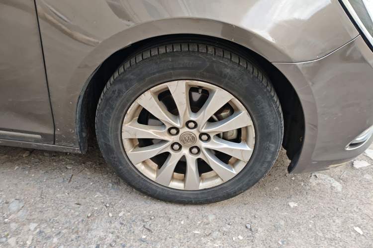 Used Buick LaCrosse 2013 2.4L SIDI Leading Comfort Version Right Front Wheel Hub