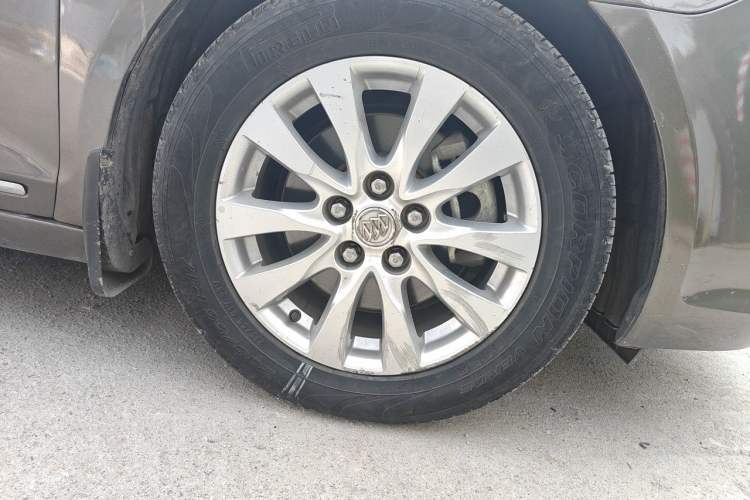 Used Buick LaCrosse 2013 2.4L SIDI Leading Comfort Version Right Front Wheel Hub