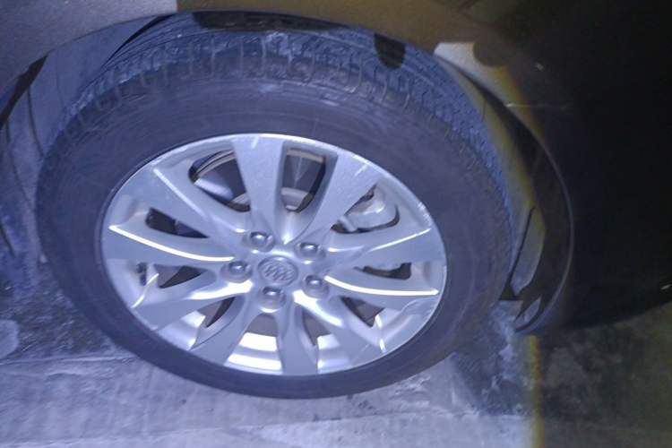 Used Buick LaCrosse 2013 eAssist 2.4L Eco-Friendly Comfort Model Right Front Wheel Hub