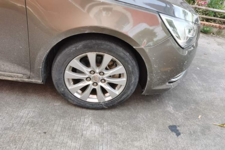 Used Buick LaCrosse 2013 2.4L SIDI Elite Comfort Version Right Front Wheel Hub