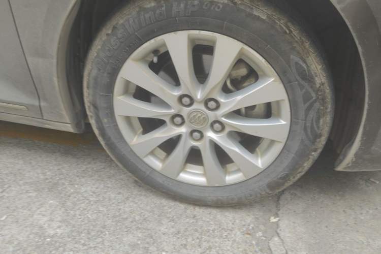 Used Buick LaCrosse 2013 2.4L SIDI Leading Comfort Version Right Front Wheel Hub