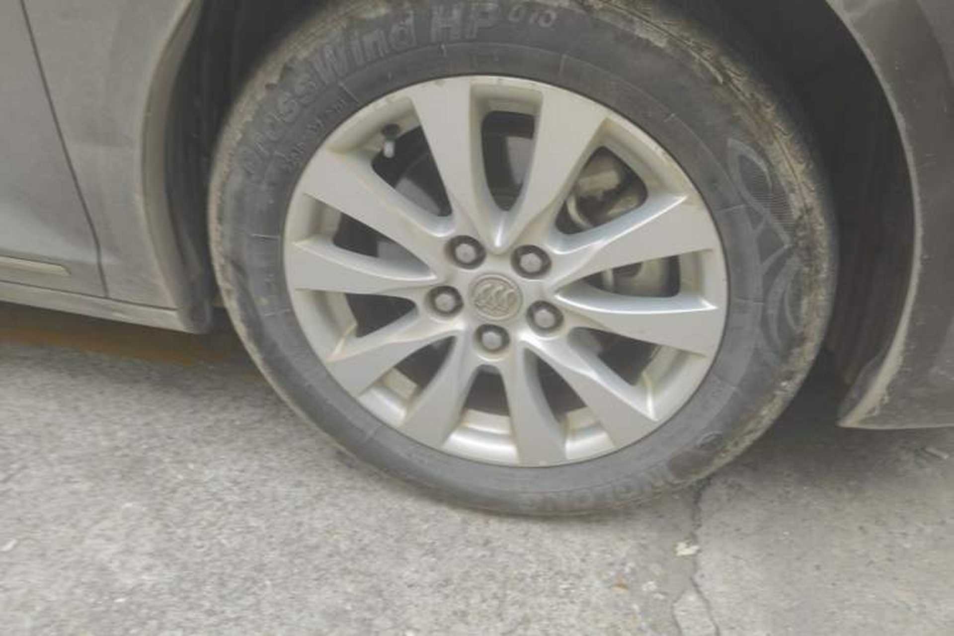 Used Buick LaCrosse 2013 2.4L SIDI Leading Comfort Version Right Front Wheel Hub