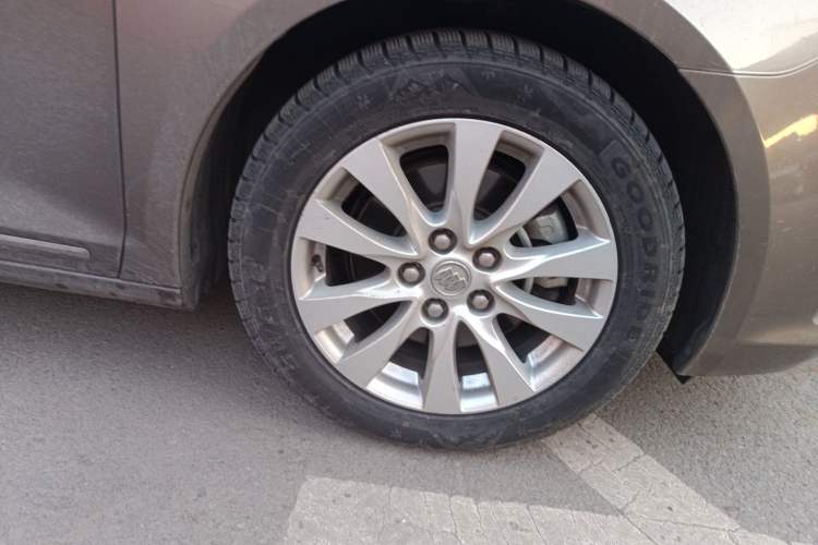 Used Buick LaCrosse 2013 2.4L SIDI Leading Comfort Version Right Front Wheel Hub