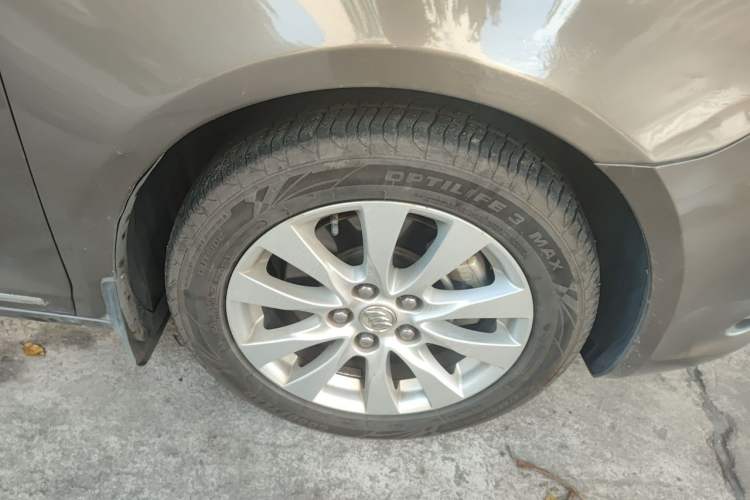 Used Buick LaCrosse 2013 2.4L SIDI Elite Comfort Version Right Front Wheel Hub