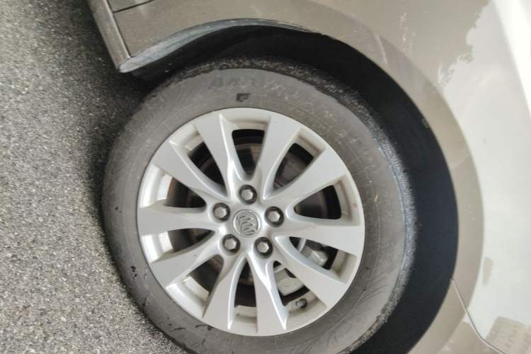 Used Buick LaCrosse 2013 2.4L SIDI Leading Comfort Version Right Front Wheel Hub