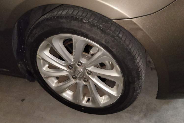 Used Buick LaCrosse 2013 2.0T SIDI Technology Version Right Front Wheel Hub