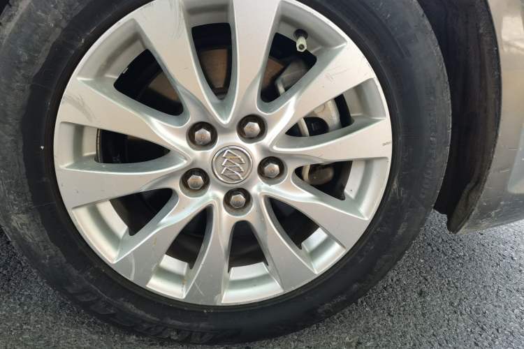 Used Buick LaCrosse 2013 2.4L SIDI Leading Comfort Version Right Front Wheel Hub