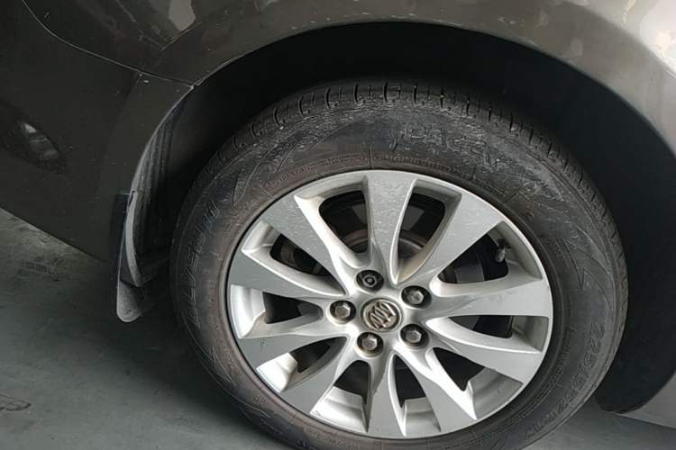Used Buick LaCrosse 2013 2.4L SIDI Leading Comfort Version Right Rear Wheel Hub