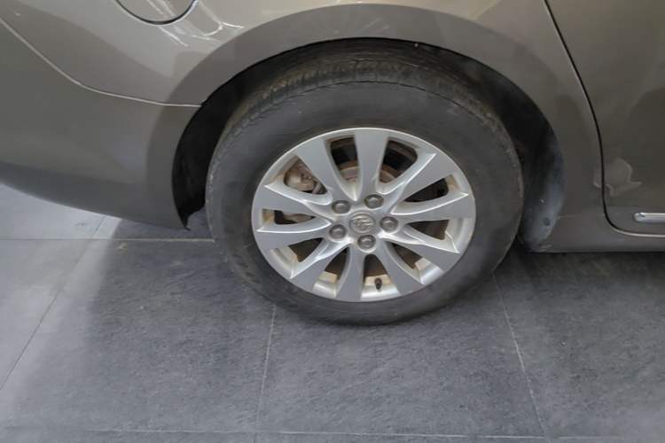 Used Buick LaCrosse 2013 2.4L SIDI Leading Comfort Version Right Rear Wheel Hub