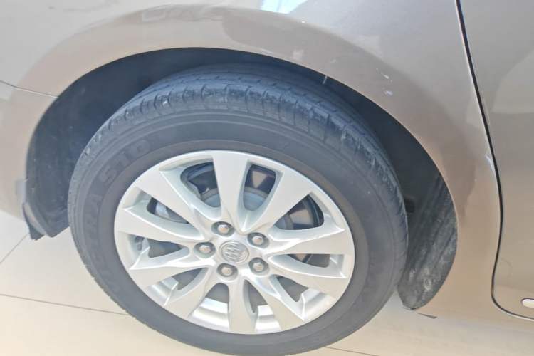 Used Buick LaCrosse 2013 2.4L SIDI Elite Comfort Version Right Rear Wheel Hub
