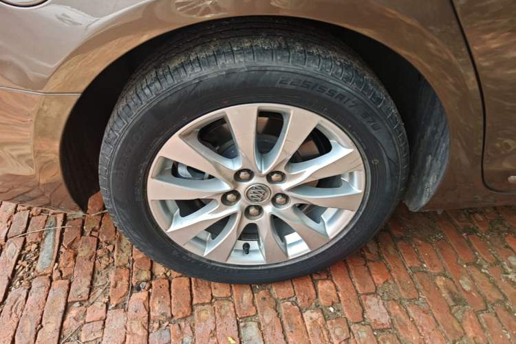 Used Buick LaCrosse 2013 2.4L SIDI Elite Comfort Version Right Rear Wheel Hub