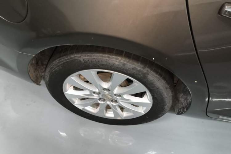 Used Buick LaCrosse 2013 2.4L SIDI Leading Comfort Version Right Rear Wheel Hub
