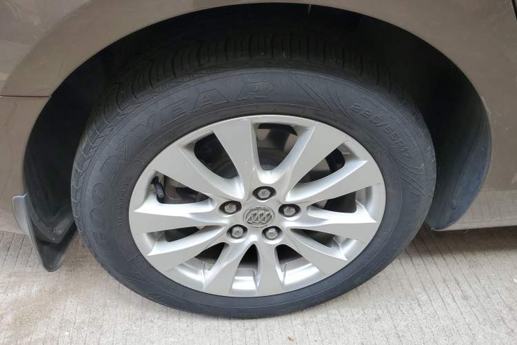 Used Buick LaCrosse 2013 2.4L SIDI Leading Comfort Version Right Rear Wheel Hub