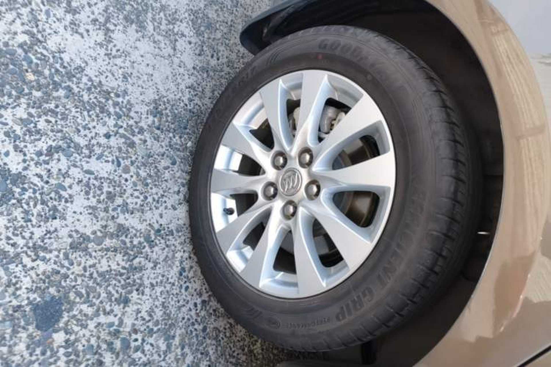 Used Buick LaCrosse 2013 2.4L SIDI Leading Comfort Version Right Rear Wheel Hub