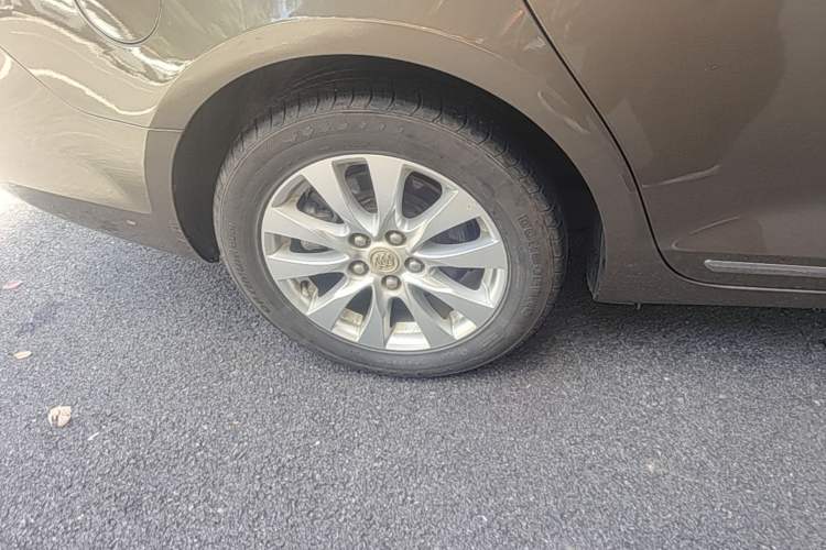 Used Buick LaCrosse 2013 2.4L SIDI Elite Comfort Version Right Rear Wheel Hub
