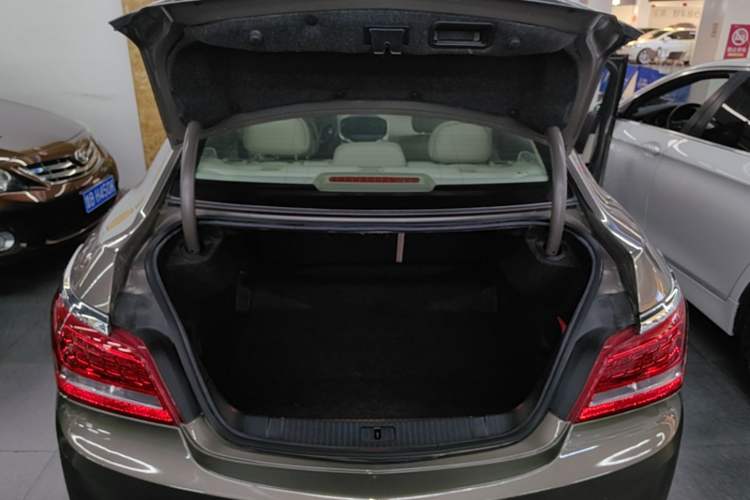 Used Buick LaCrosse 2013 2.4L SIDI Leading Comfort Version Trunk