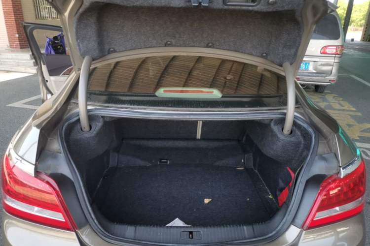 Used Buick LaCrosse 2013 2.4L SIDI Leading Comfort Version Trunk