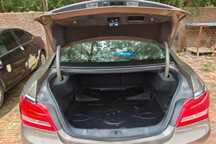 Used Buick LaCrosse 2013 2.4L SIDI Elite Comfort Version Trunk
