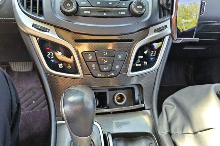 Used Buick LaCrosse 2013 2.0T SIDI Smart Luxury Flagship Edition Audio And AC Panel