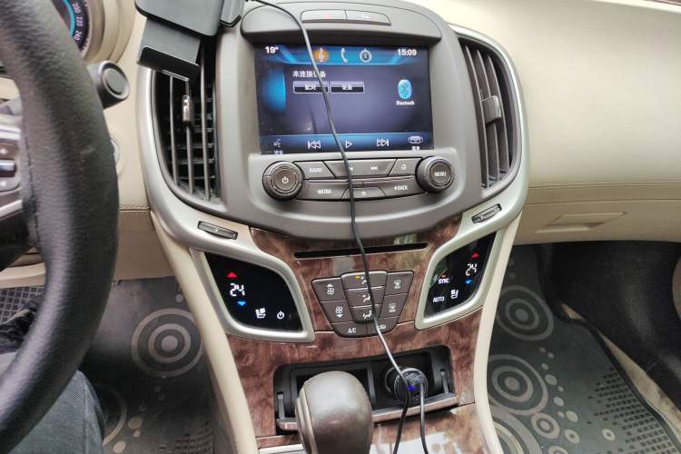 Used Buick LaCrosse 2013 2.0T SIDI Elite Tech Version Audio And AC Panel