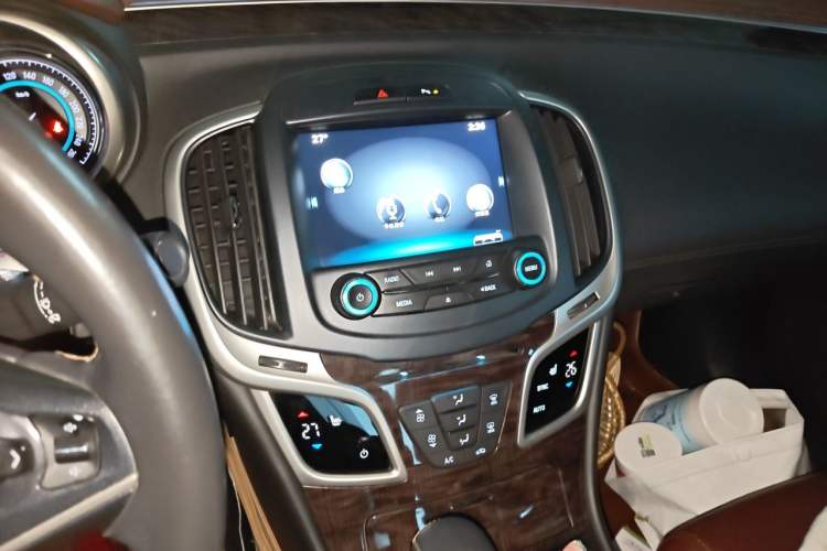 Used Buick LaCrosse 2013 2.4L SIDI Leading Comfort Version Audio And AC Panel