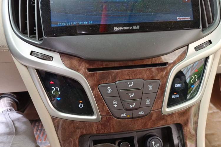 Used Buick LaCrosse 2013 2.4L SIDI Leading Comfort Version Audio And AC Panel