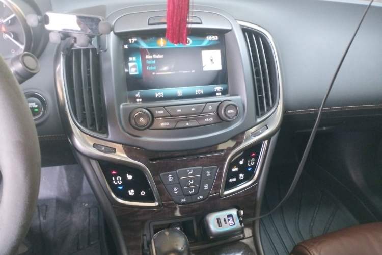 Used Buick LaCrosse 2013 2.4L SIDI Luxury Comfort Edition Audio And AC Panel
