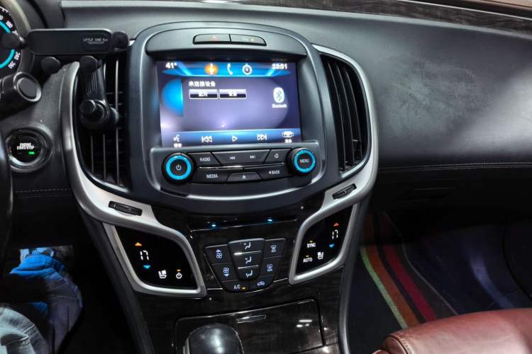 Used Buick LaCrosse 2013 2.4L SIDI Elite Comfort Version Audio And AC Panel