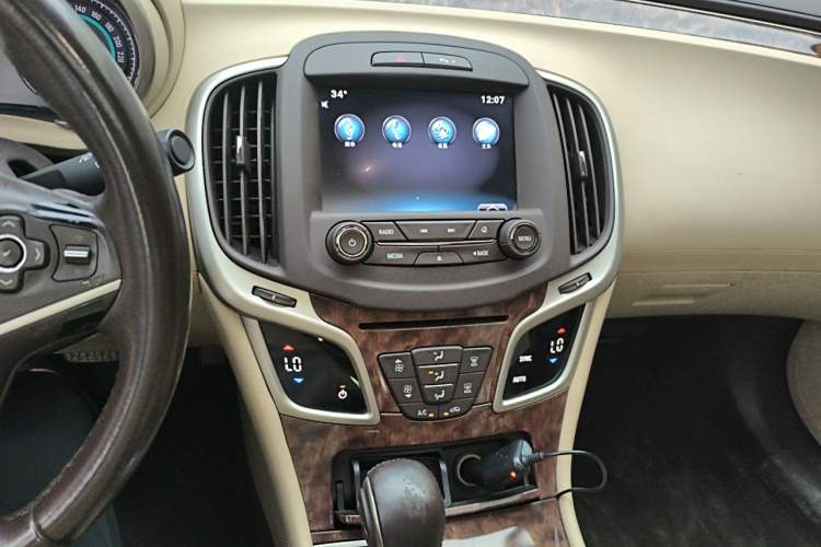 Used Buick LaCrosse 2013 2.4L SIDI Leading Comfort Version Audio And AC Panel