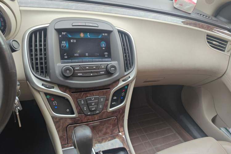 Used Buick LaCrosse 2013 2.4L SIDI Leading Comfort Version Audio And AC Panel