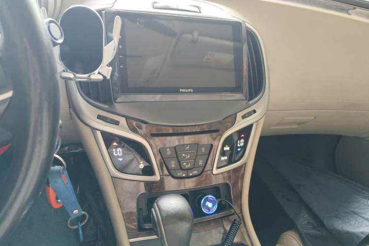 Used Buick LaCrosse 2013 2.4L SIDI Leading Comfort Version Audio And AC Panel
