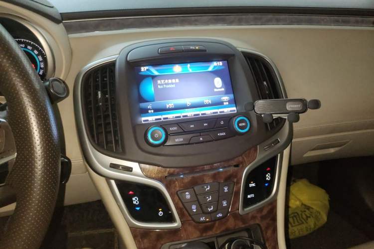 Used Buick LaCrosse 2013 2.4L SIDI Leading Comfort Version Audio And AC Panel