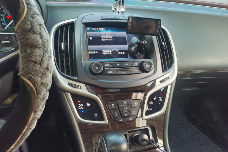 Used Buick LaCrosse 2013 2.4L SIDI Leading Comfort Version Audio And AC Panel
