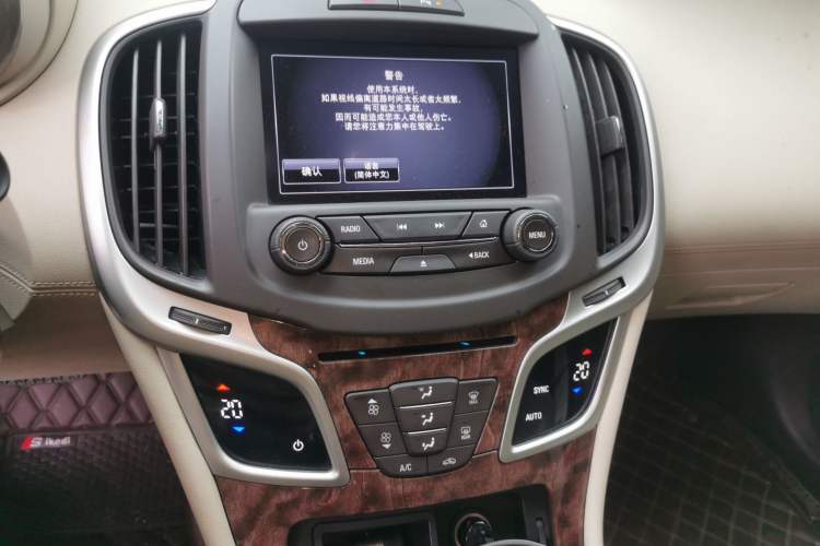Used Buick LaCrosse 2013 2.4L SIDI Leading Comfort Version Audio And AC Panel
