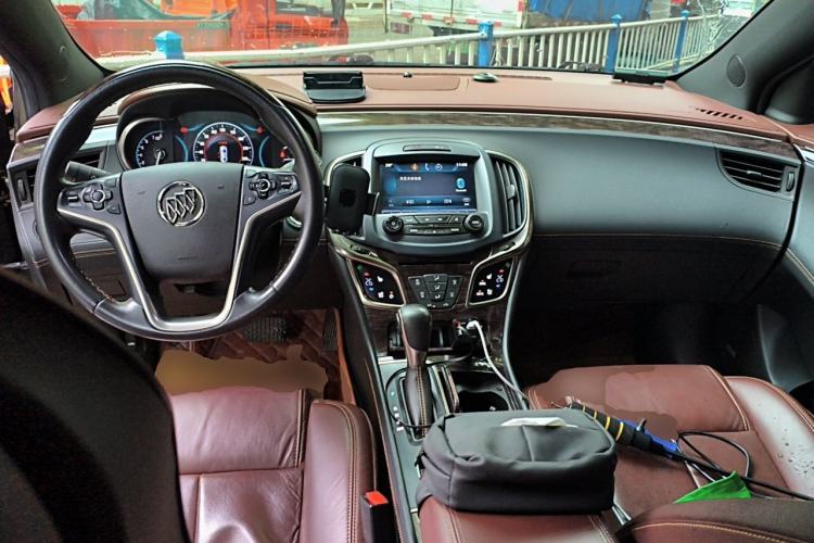 Used Buick LaCrosse 2013 2.4L SIDI Luxury Comfort Edition Center Console