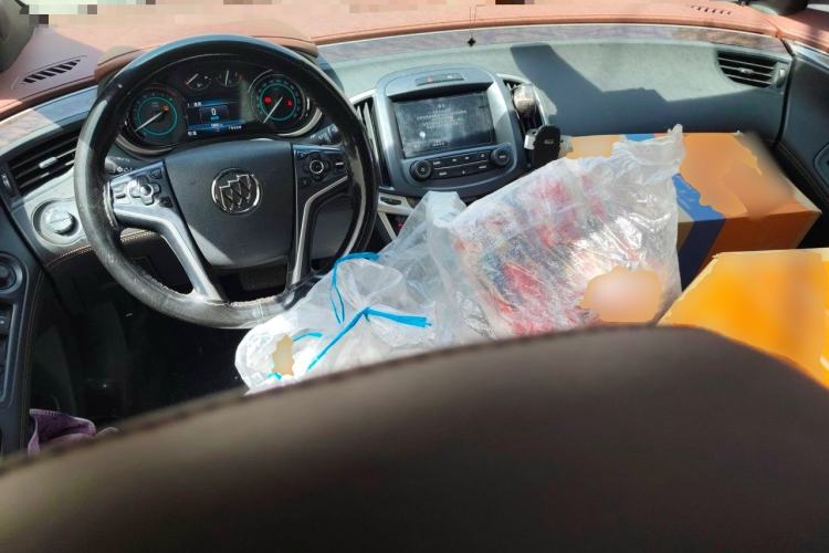 Used Buick LaCrosse 2013 2.4L SIDI Elite Comfort Version Center Console