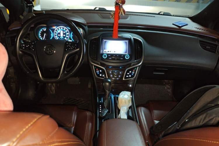 Used Buick LaCrosse 2013 2.4L SIDI Luxury Comfort Edition Center Console