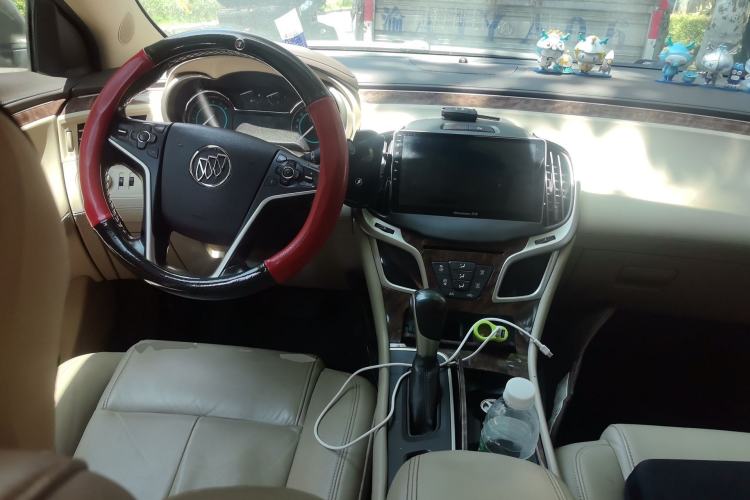 Used Buick LaCrosse 2013 2.4L SIDI Leading Comfort Version Center Console