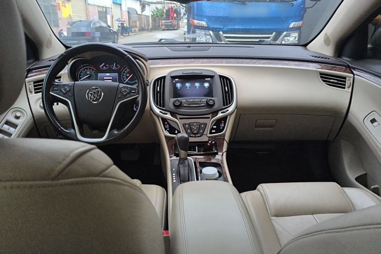 Used Buick LaCrosse 2013 2.4L SIDI Leading Comfort Version Center Console
